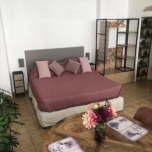 studio-avignon-intra-muros-1.fr-provencehotel.com/